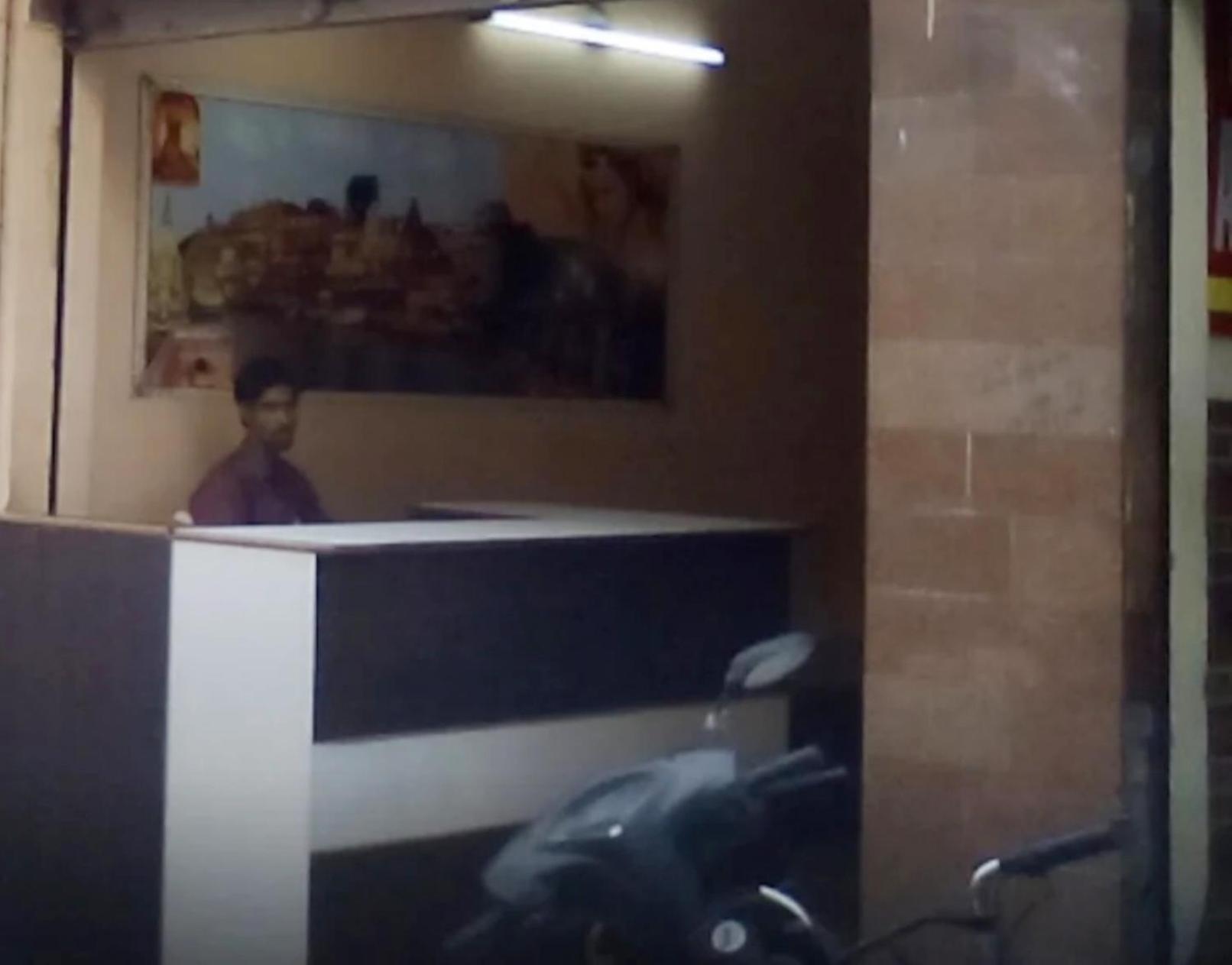 Hotel Swastik Guest House Varanasi - Perfect Location And Comfortable Room Exterior photo