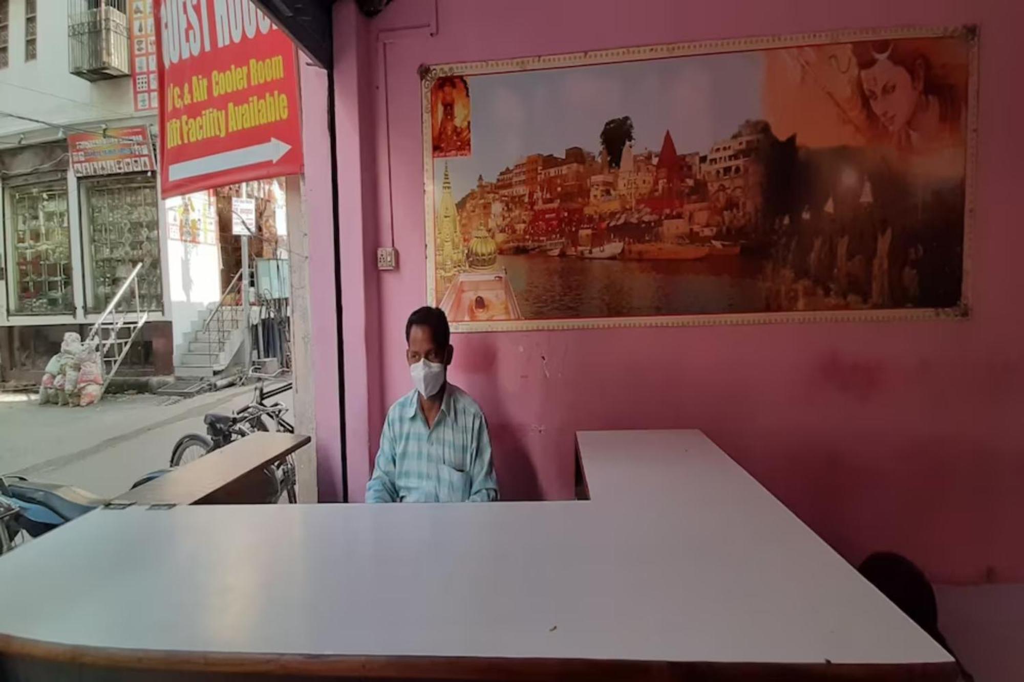 Hotel Swastik Guest House Varanasi - Perfect Location And Comfortable Room Exterior photo