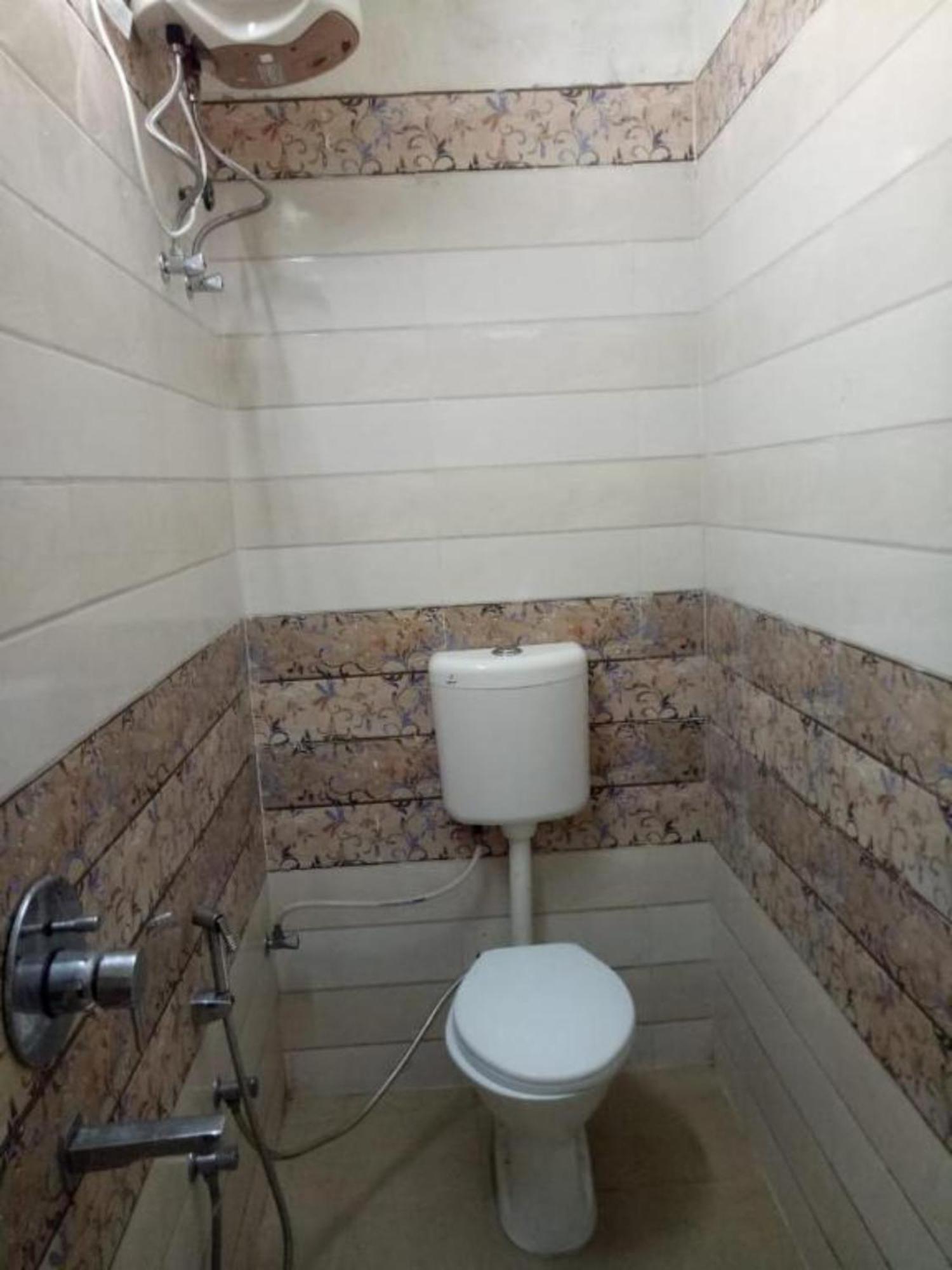 Hotel Swastik Guest House Varanasi - Perfect Location And Comfortable Room Exterior photo